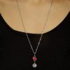 Collier Amaya en acier inoxydable argenté avec cabochon rouge et sequin rond