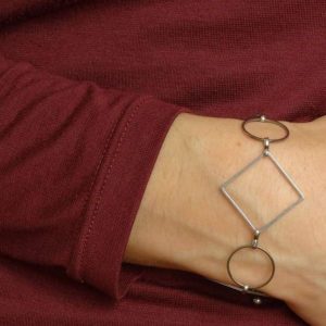 Bracelet en acier inoxydable argenté avec gros cercles et carrés