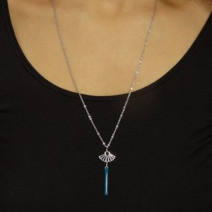 Collier acier inoxydable argenté avec breloque éventail et bâtonnet bleu petrol