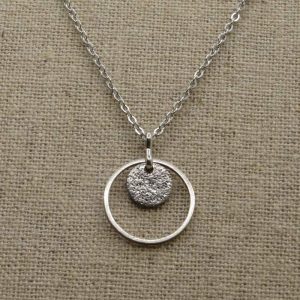 Collier acier inoxydable argenté avec cercle sequin granité